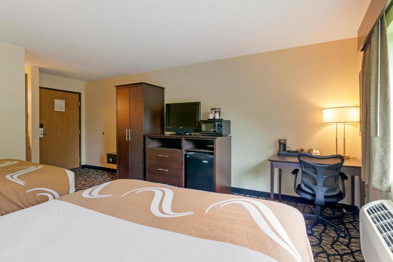 Quality Inn Oshkosh Exteriör bild