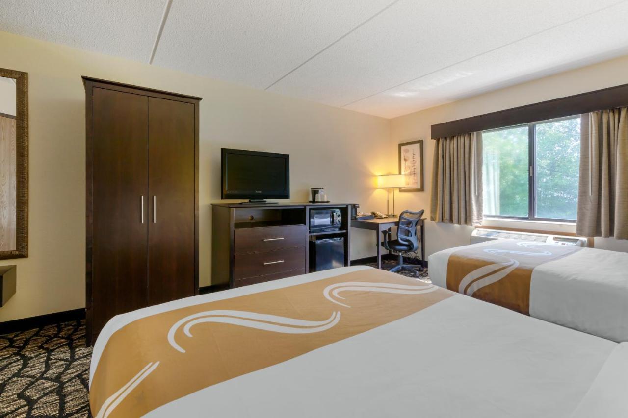 Quality Inn Oshkosh Exteriör bild
