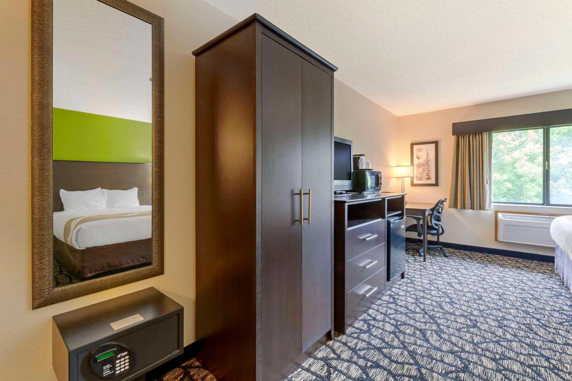 Quality Inn Oshkosh Exteriör bild